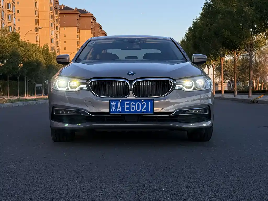 BMW 5 Series — миниатюра 2