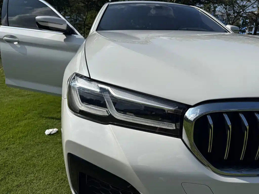 BMW 5 Series — миниатюра 15