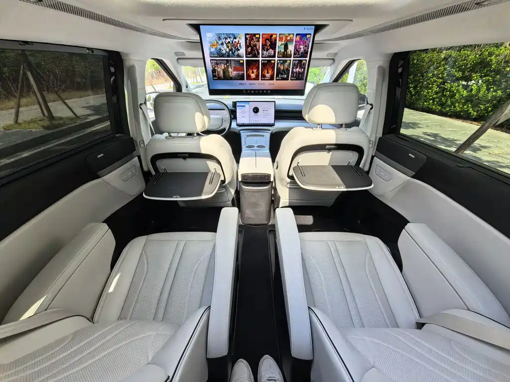 XPeng X9 — миниатюра 27