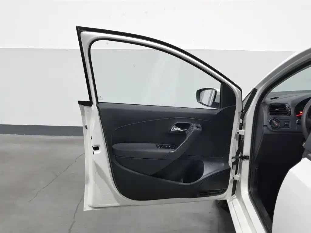 Volkswagen Polo — миниатюра 8