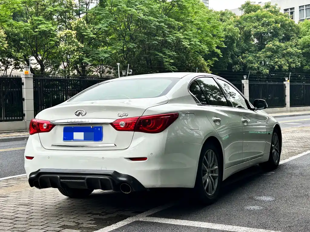 Infiniti Q50 2014 3.7L Comfort