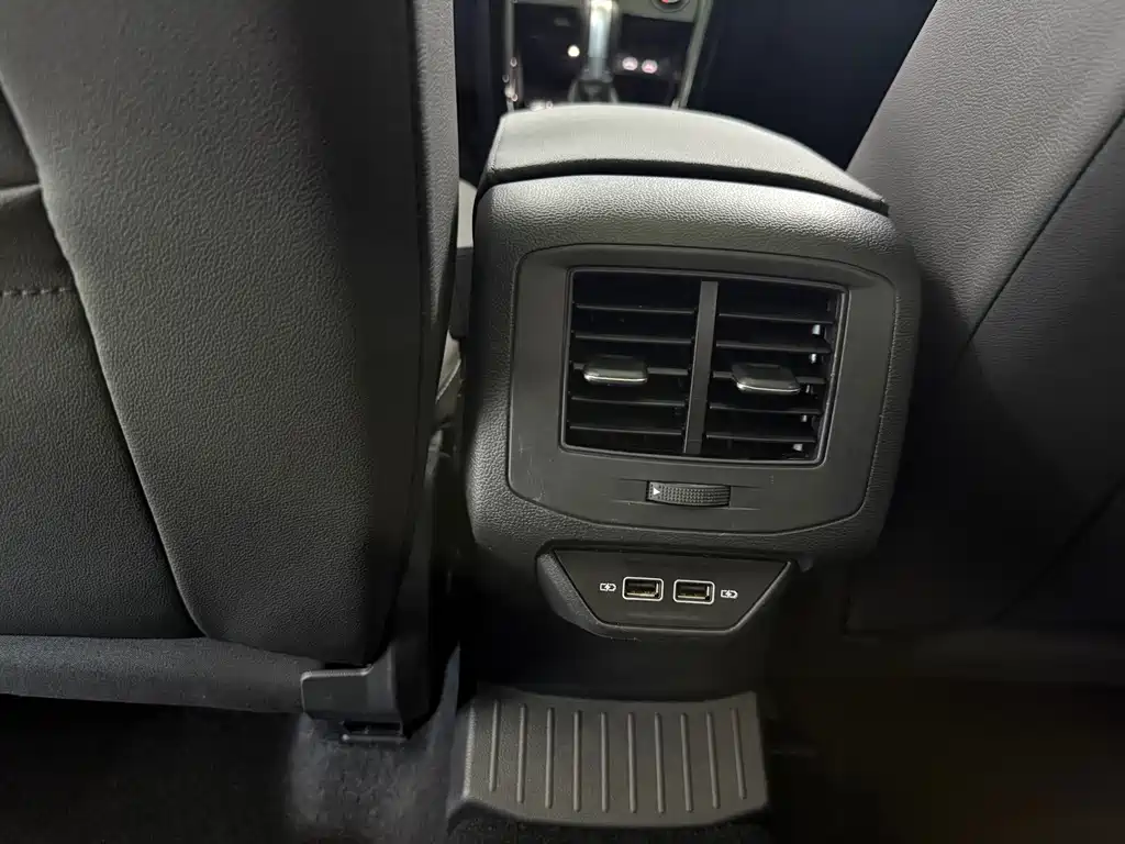 Volkswagen T-Roc — миниатюра 17
