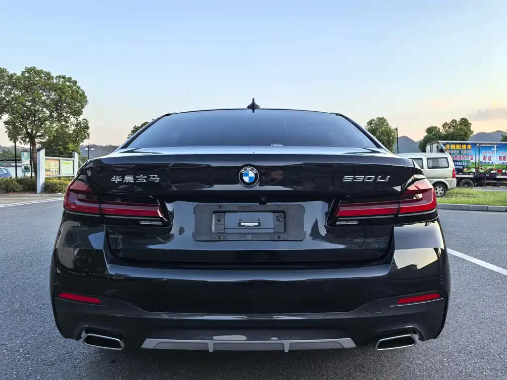 BMW 5 Series — миниатюра 16