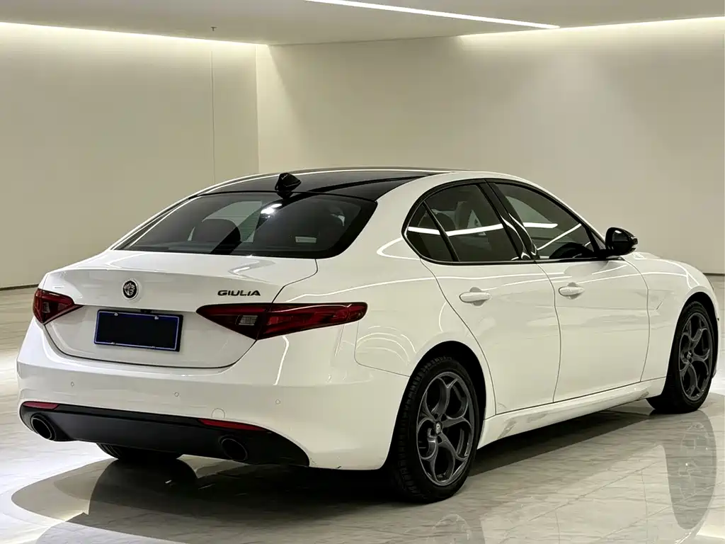 Alfa Romeo Giulia — миниатюра 4