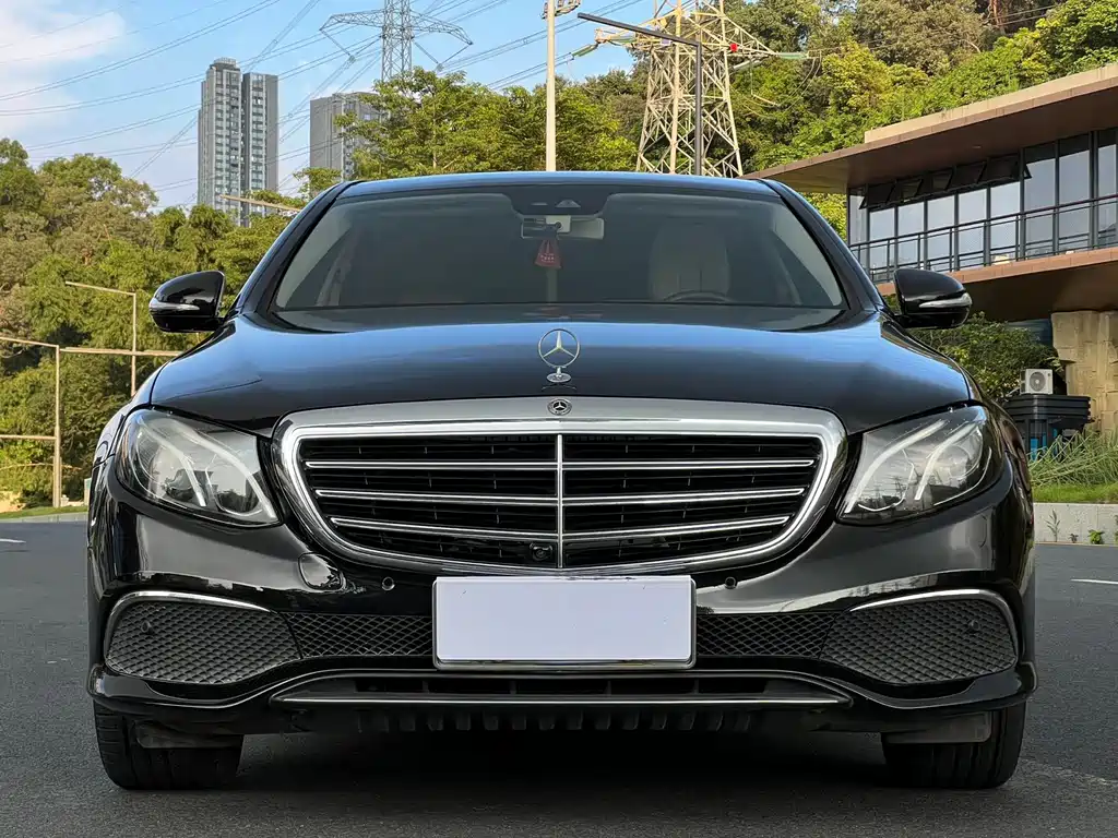 Mercedes-Benz E-Class — миниатюра 7