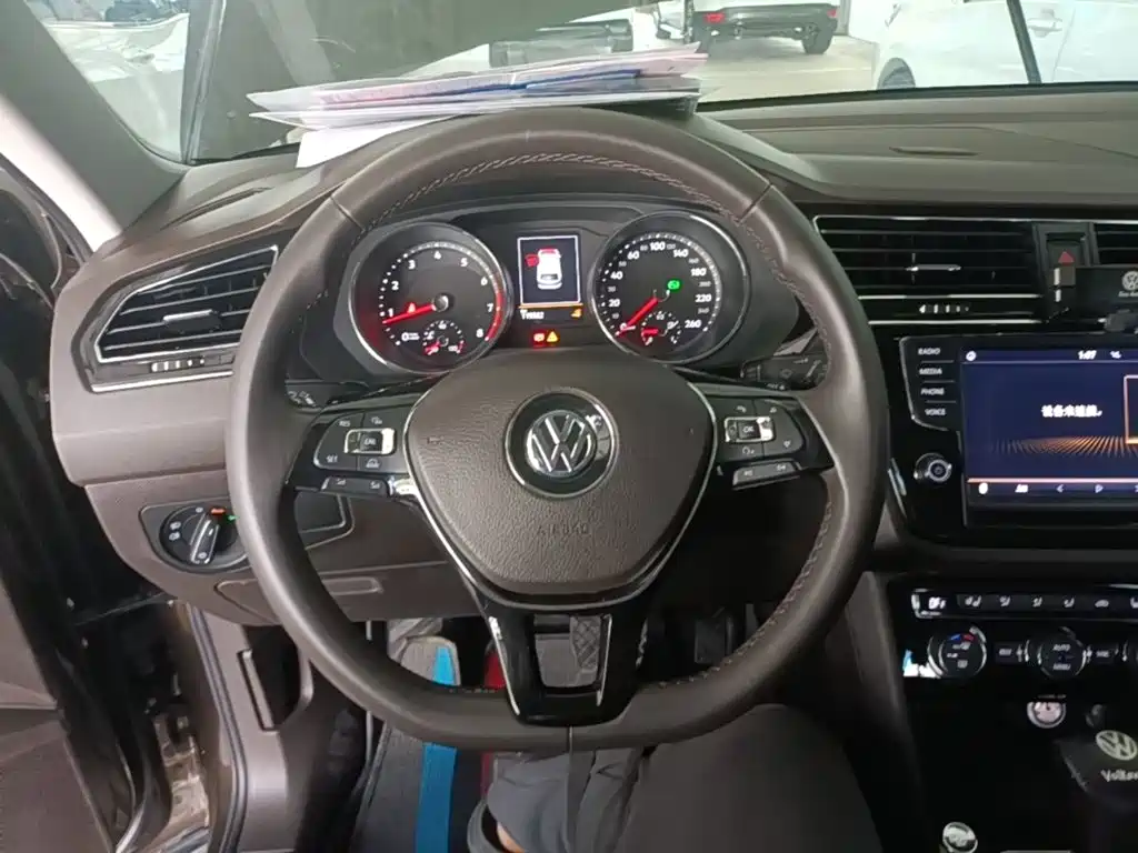 Volkswagen Tiguan L — миниатюра 11