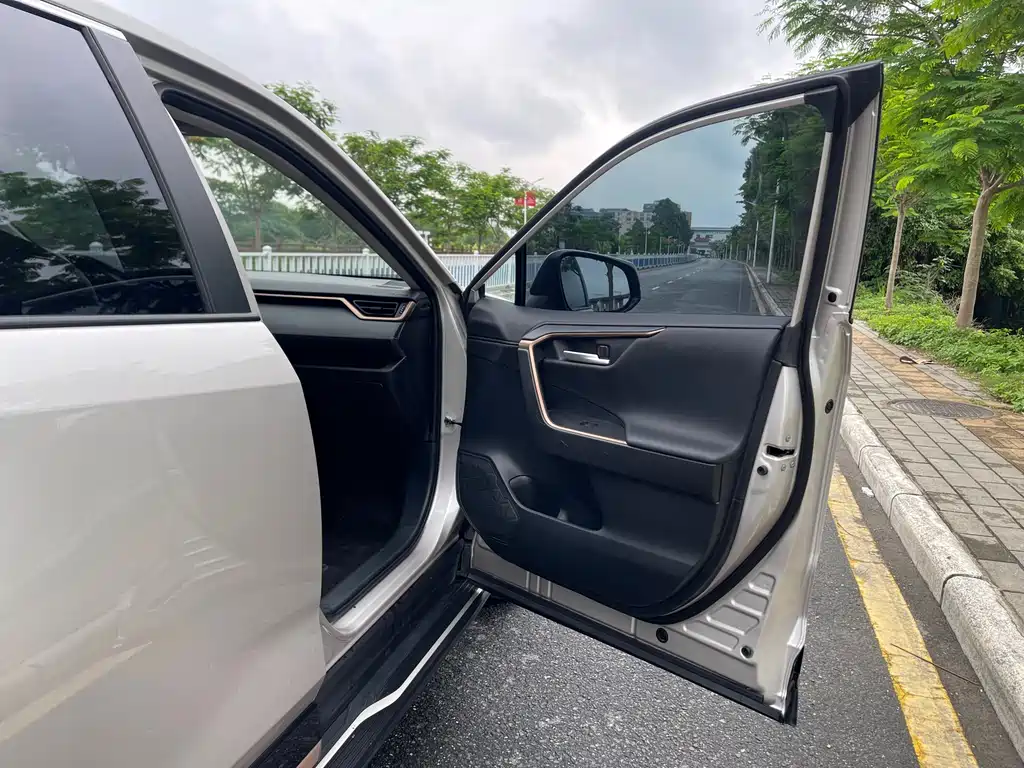 Toyota Wildlander 2.0L CVT 2WD Urban Edition, фото 12