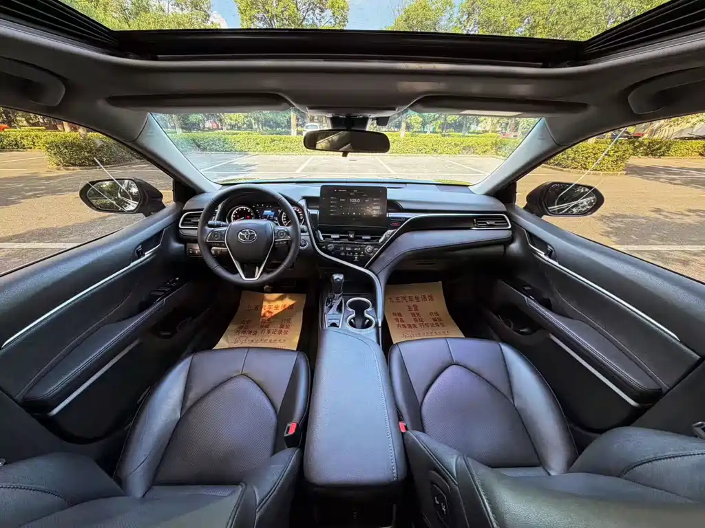 Toyota Camry — миниатюра 12