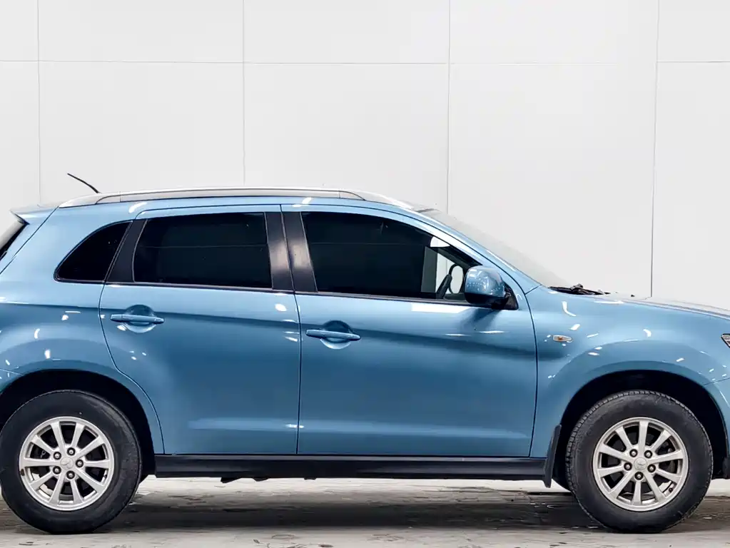 Mitsubishi ASX 2013 1.6L MT Standard
