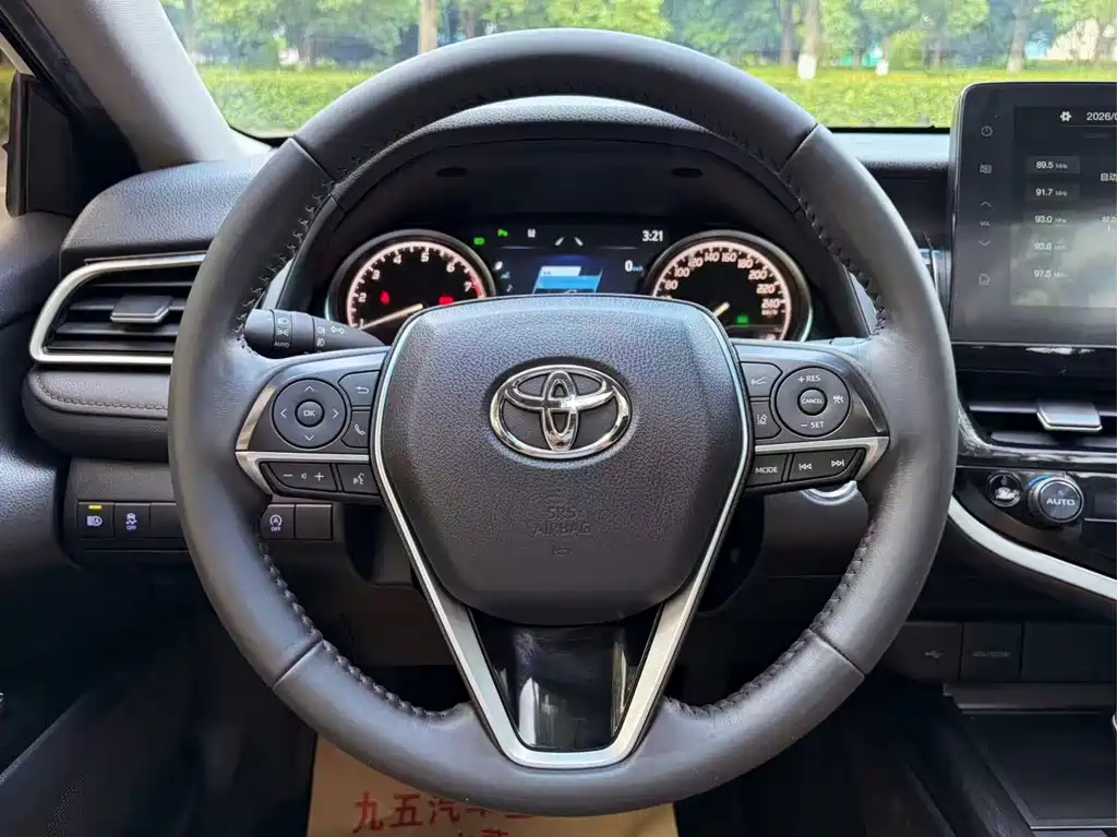 Toyota Camry — миниатюра 13