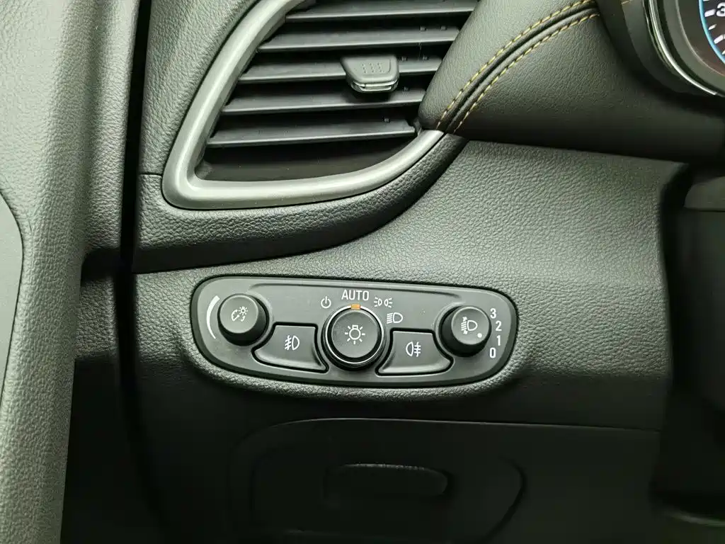 Chevrolet Trax — миниатюра 21