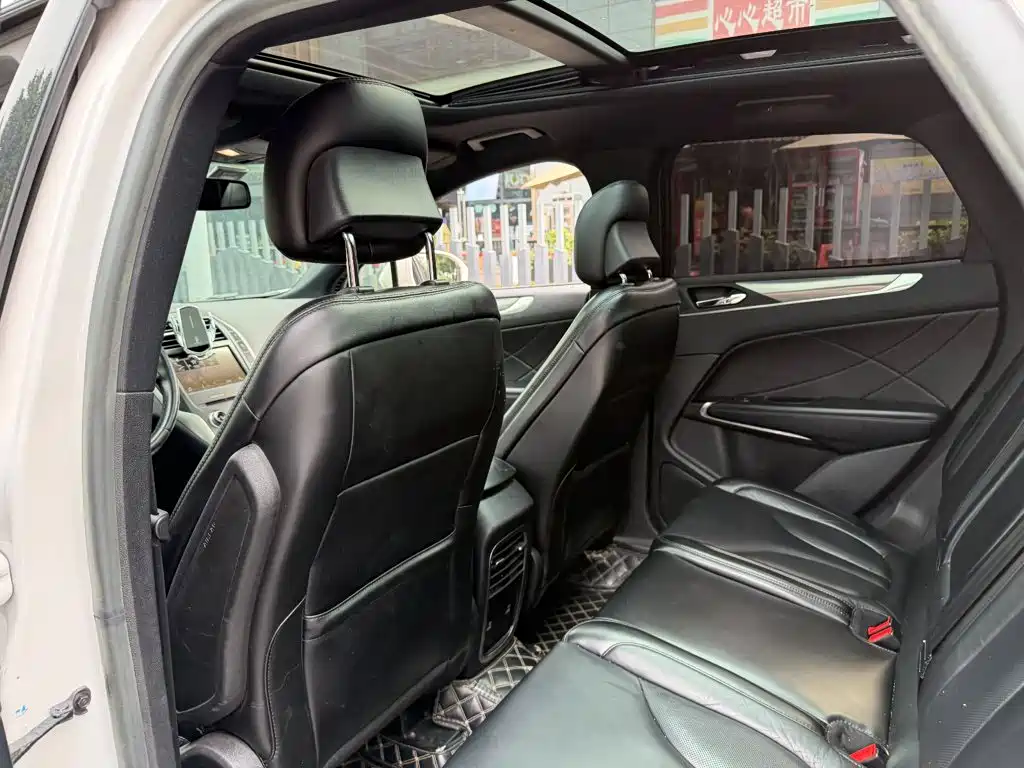 Lincoln MKC — миниатюра 10
