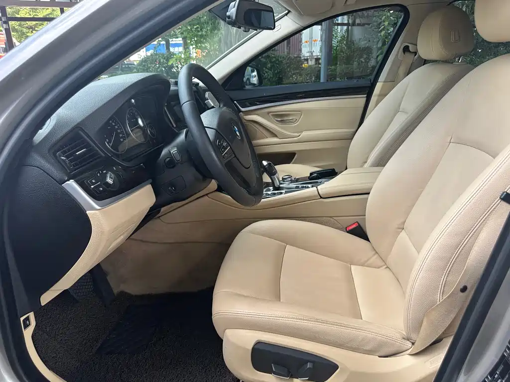 BMW 5 Series — миниатюра 8