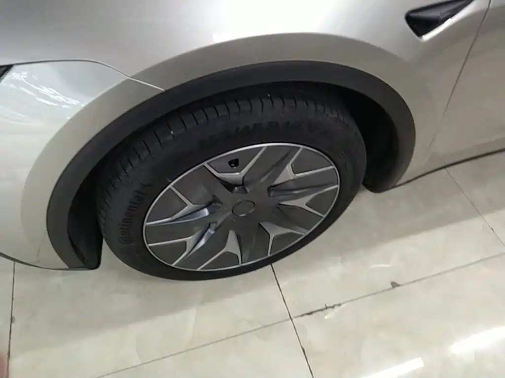 Tesla Model Y L — миниатюра 23