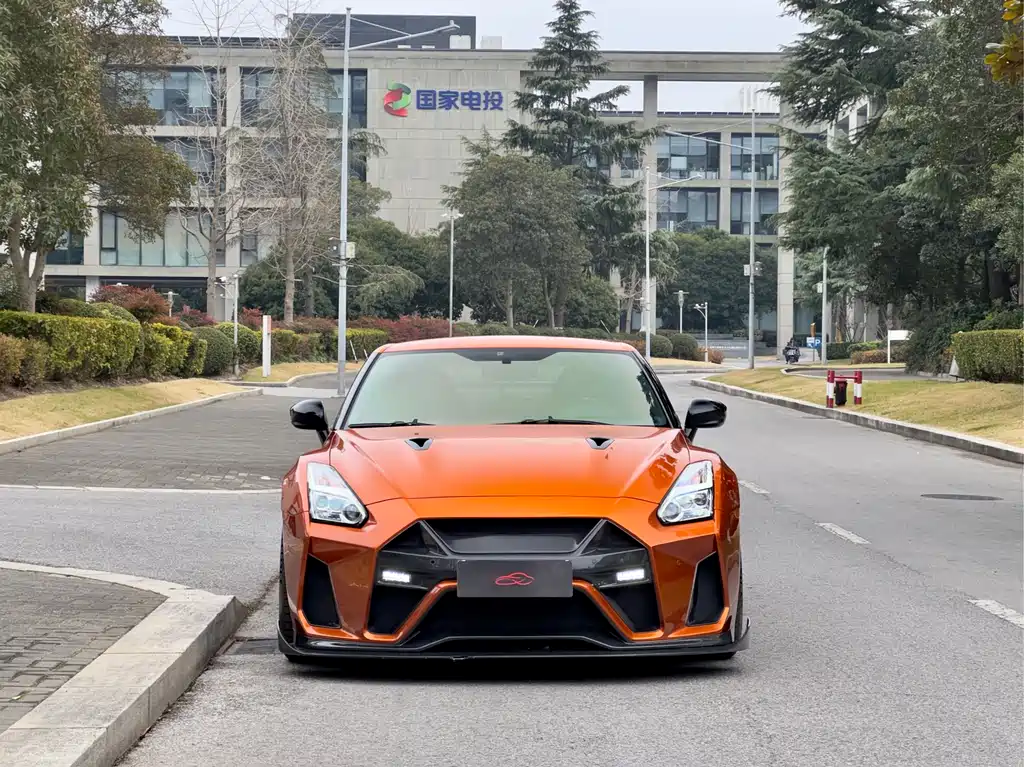 NISSAN GT R
