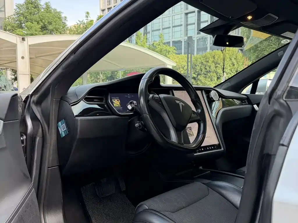 Tesla Model S — миниатюра 5