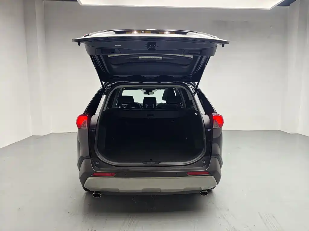 Toyota RAV4 — миниатюра 5