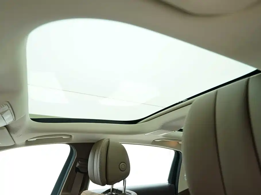 Mercedes-Benz E-Class — миниатюра 11