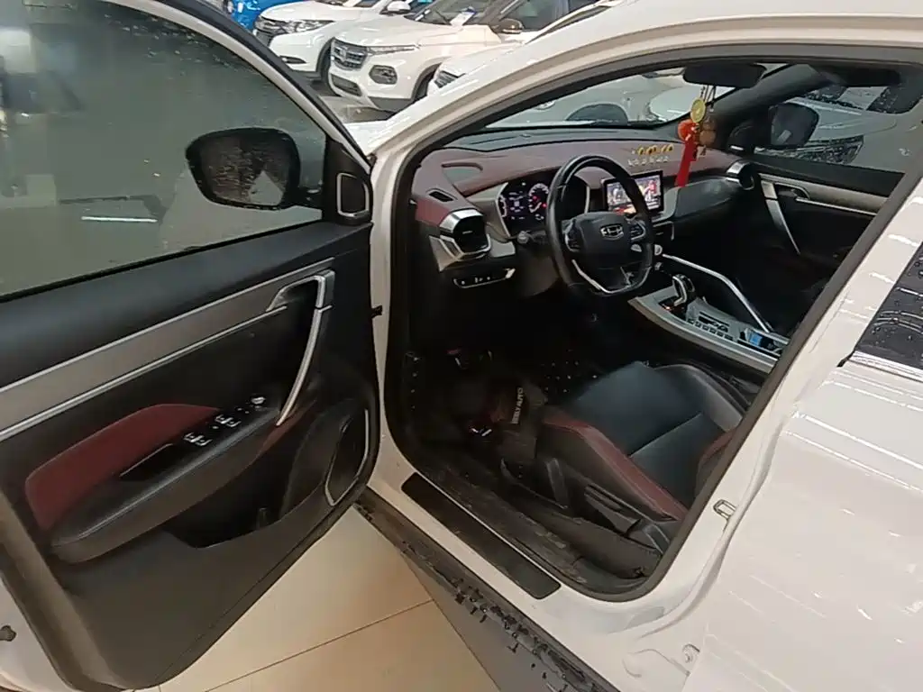 Geely Binyue — миниатюра 16