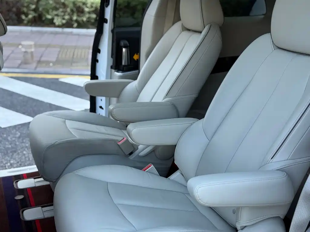Buick GL8 — миниатюра 6