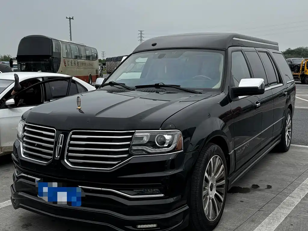 Купить Lincoln Navigator