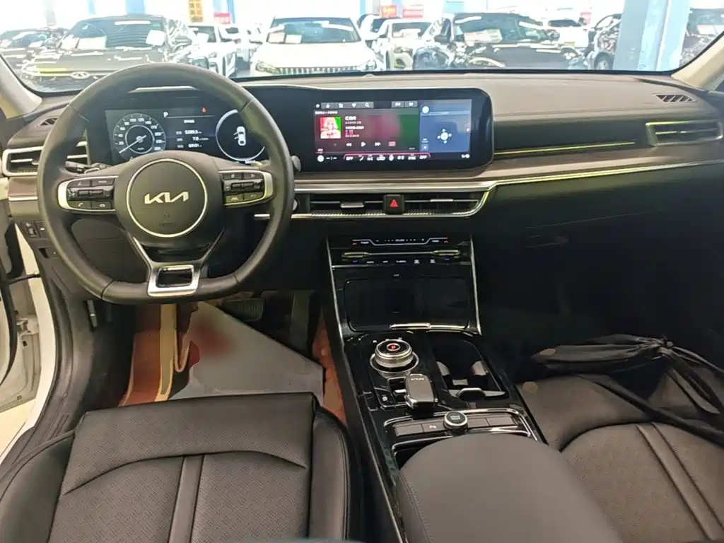 Kia K5 — миниатюра 10