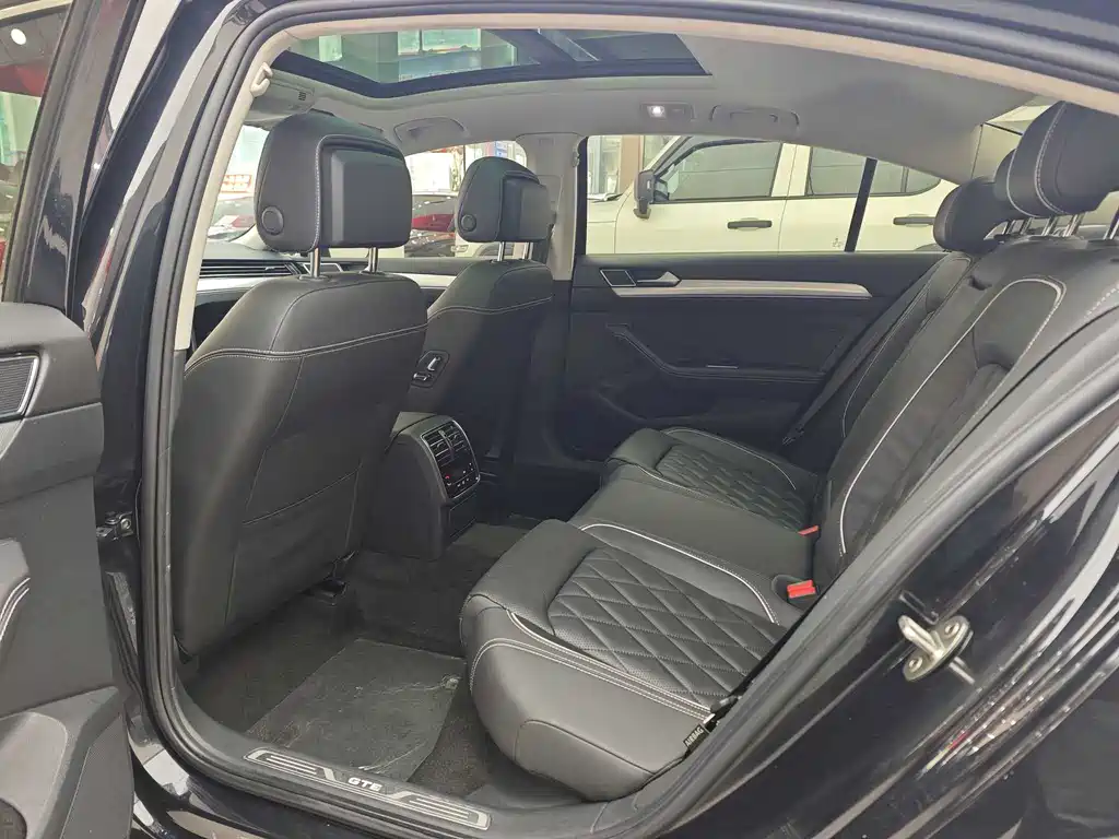 VOLKSWAGEN MAGOTAN GTE PLUG IN HYBRID