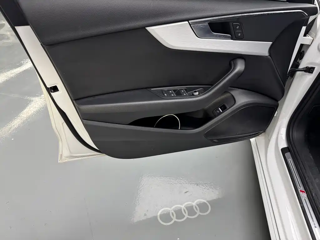 Audi A4L — миниатюра 4