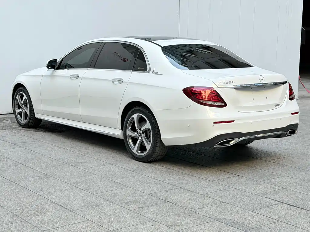 Mercedes-Benz E-Class — миниатюра 18