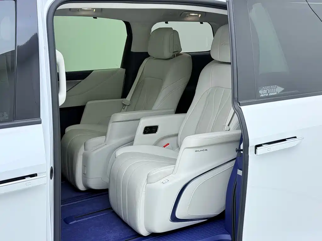 Buick GL8 Hybrid — миниатюра 8
