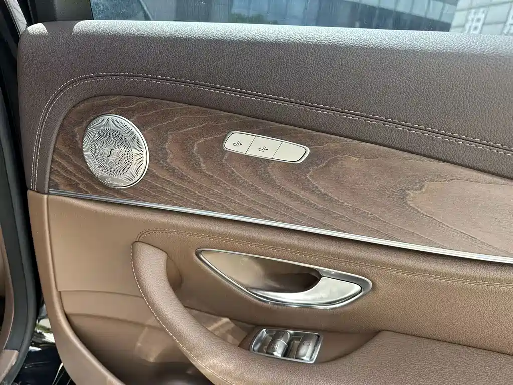 Mercedes-Benz E-Class — миниатюра 37