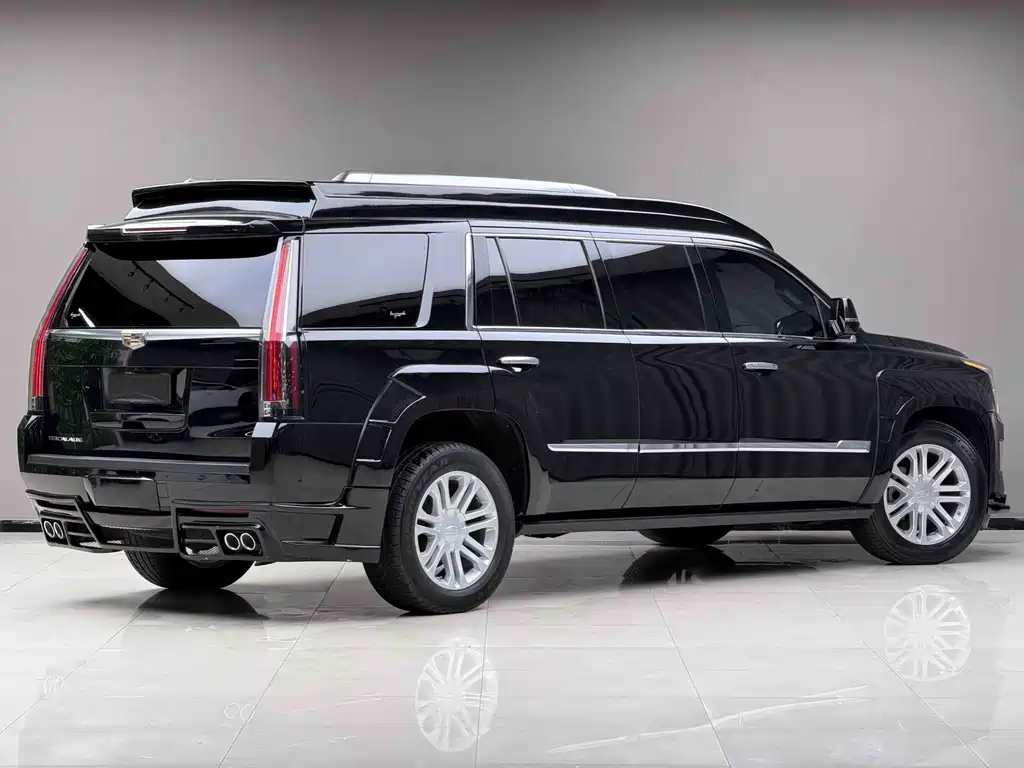 Cadillac Escalade — миниатюра 2