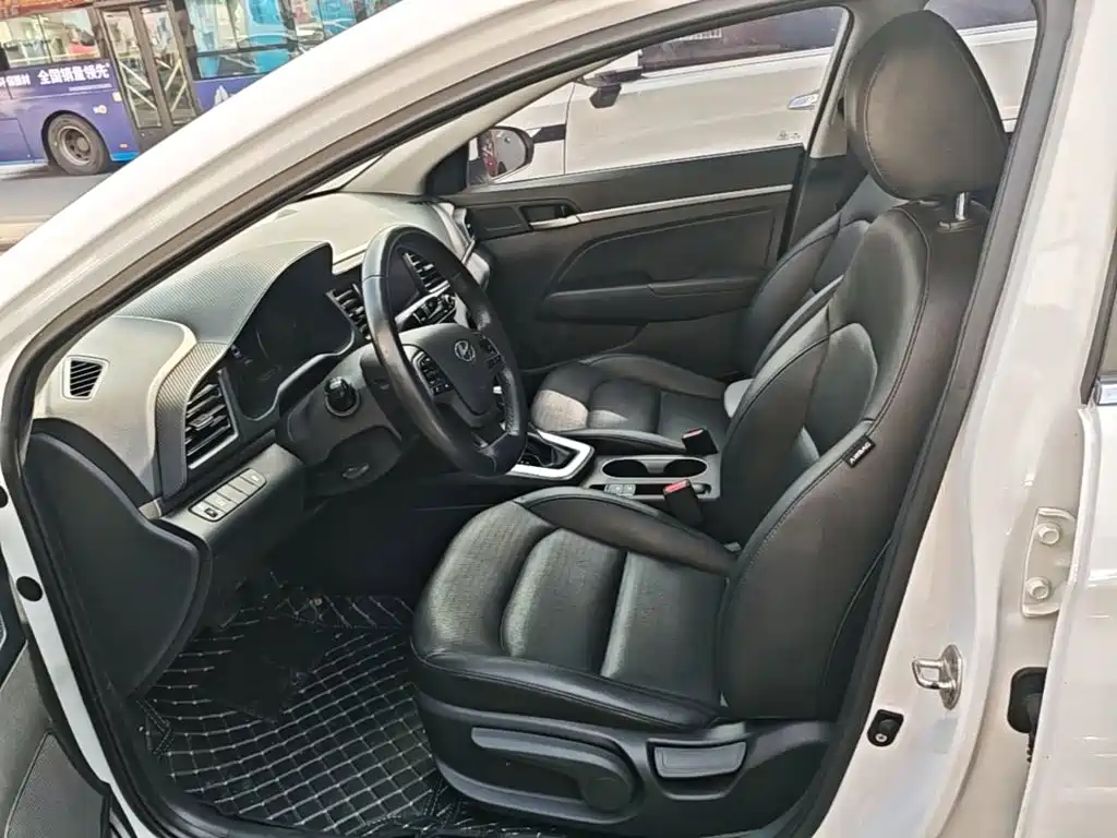Hyundai Elantra — миниатюра 15