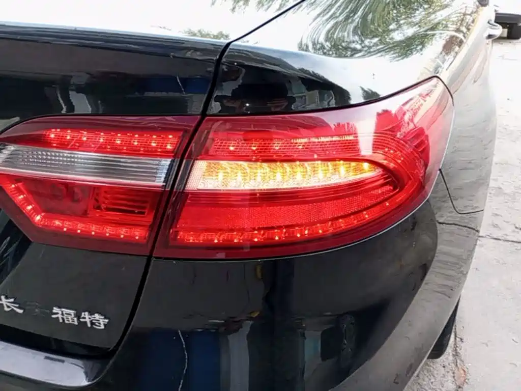 Ford Taurus — миниатюра 8