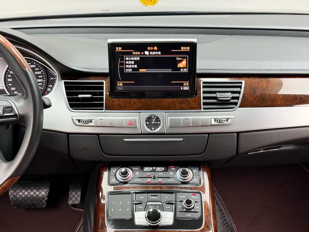 Audi A8 — миниатюра 7