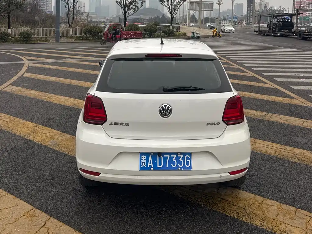 VOLKSWAGEN POLO