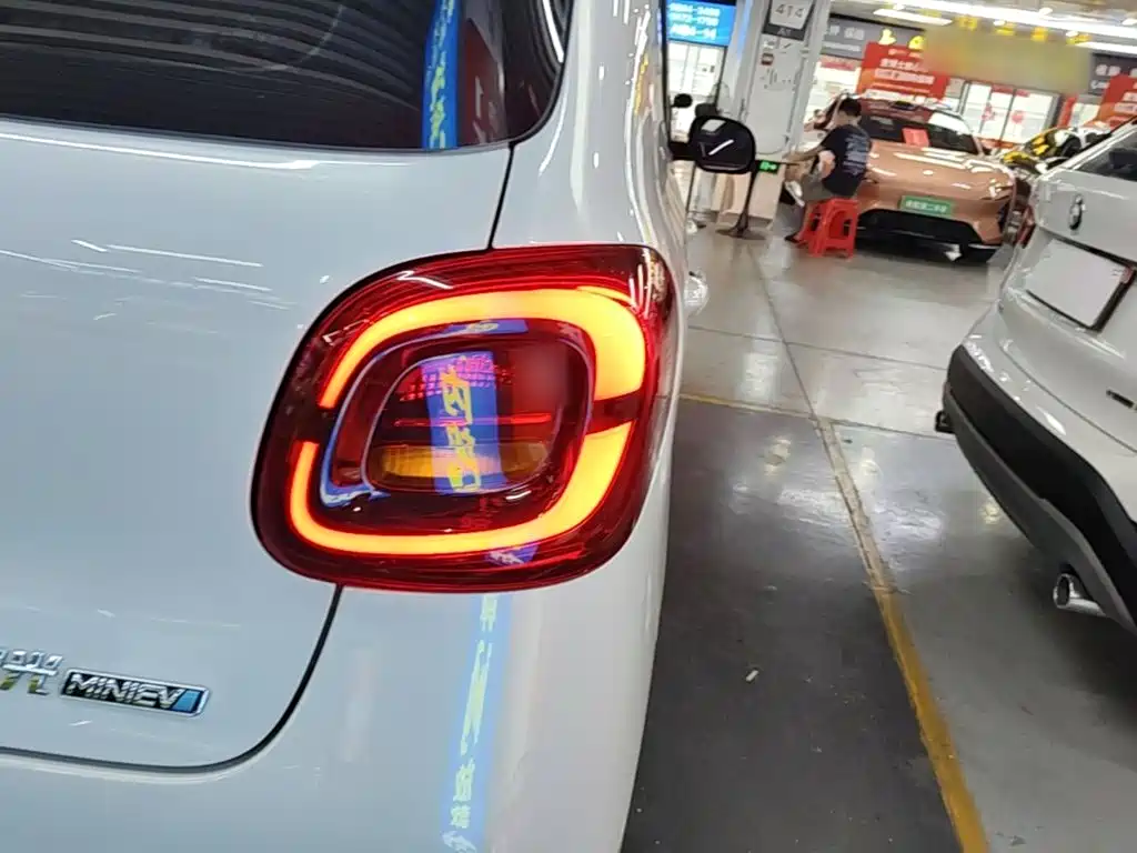 Wuling MINIEV — миниатюра 8