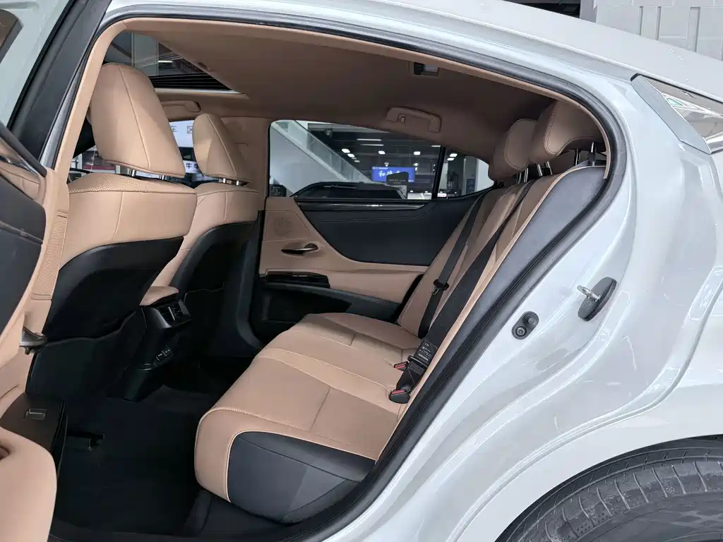Lexus ES — миниатюра 8