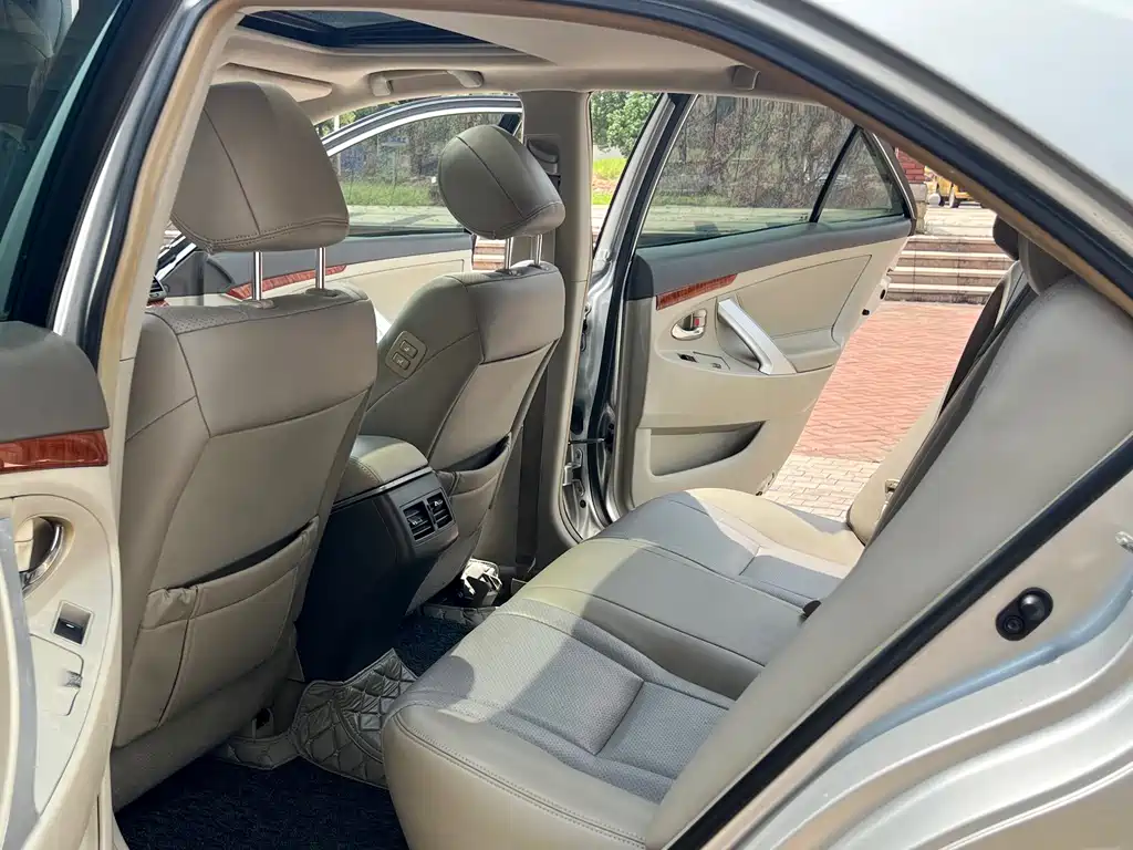 Toyota Camry — миниатюра 6