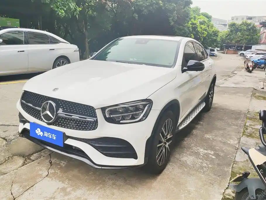 奔驰GLC轿跑 2020款 GLC 300 4MATIC AMG Line 轿跑SUV