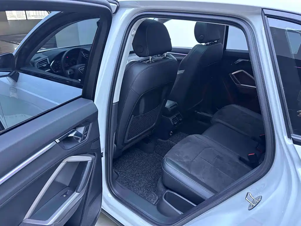 Audi Q3 2023 35 TFSI Fashion (1.4T)
