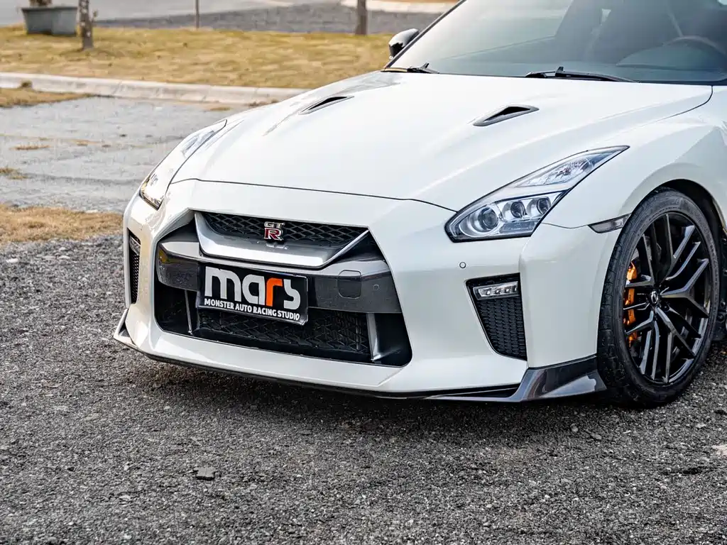 NISSAN GT R