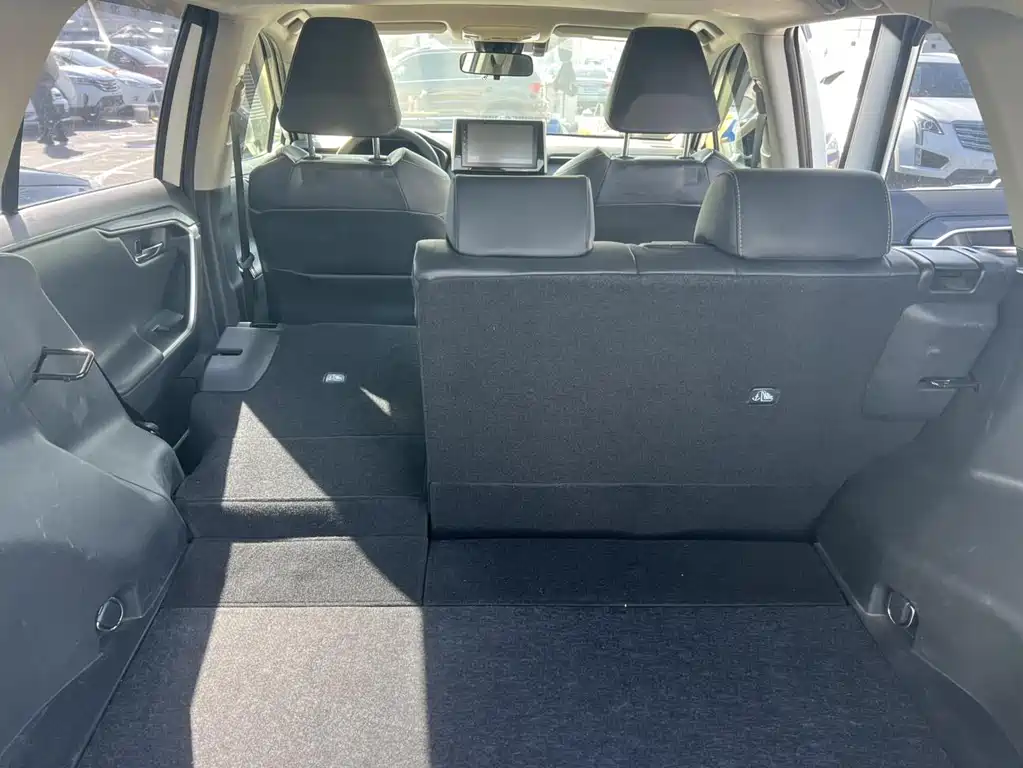 Toyota RAV4 — миниатюра 7