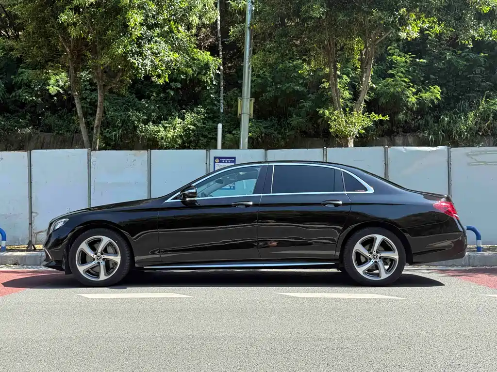 Mercedes-Benz E-Class — миниатюра 2