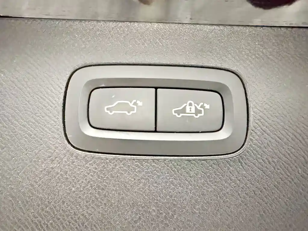 Volvo XC90 — миниатюра 20