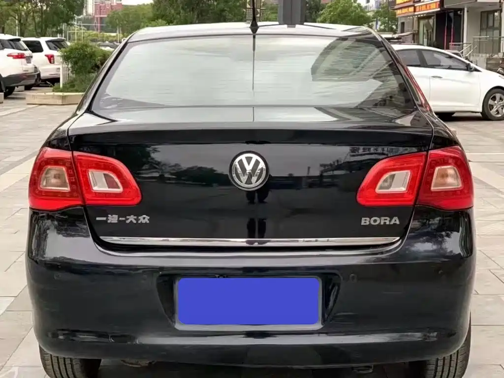 Volkswagen Bora 2012 1.6L AT Comfort