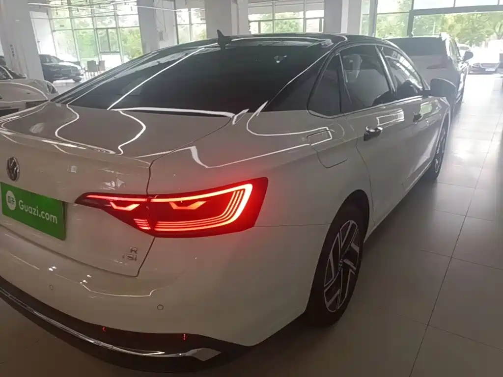 Volkswagen Sagitar 2026 3000 300TSI DSG