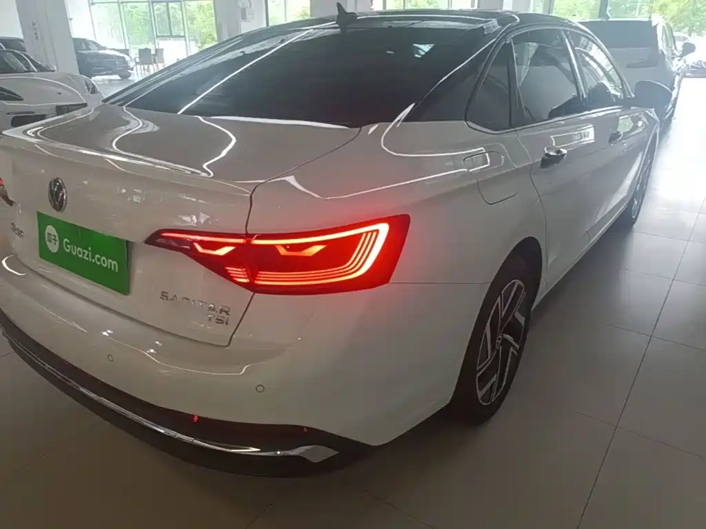 Volkswagen Sagitar 2026 3000 300TSI DSG