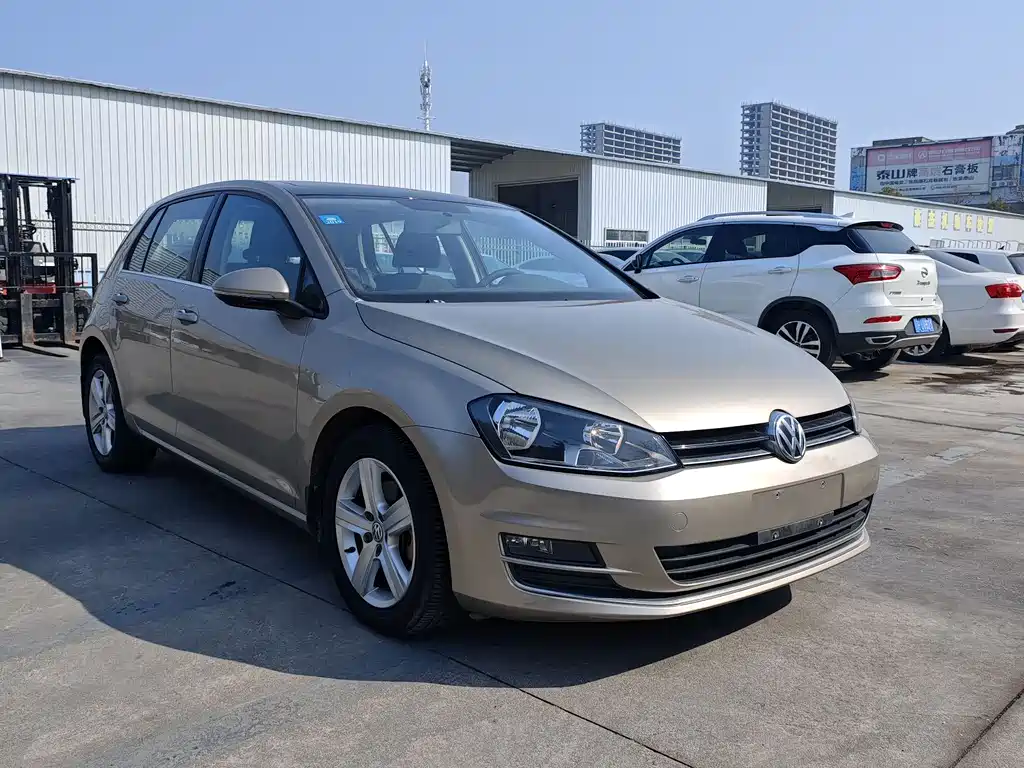 VOLKSWAGEN GOLF