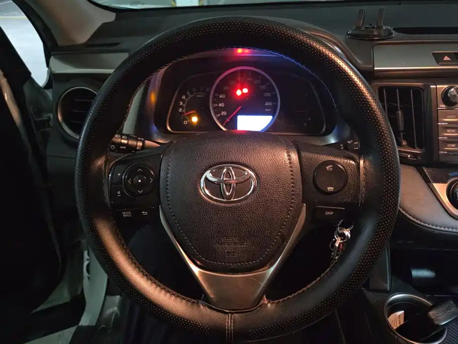 Toyota RAV4 — миниатюра 15